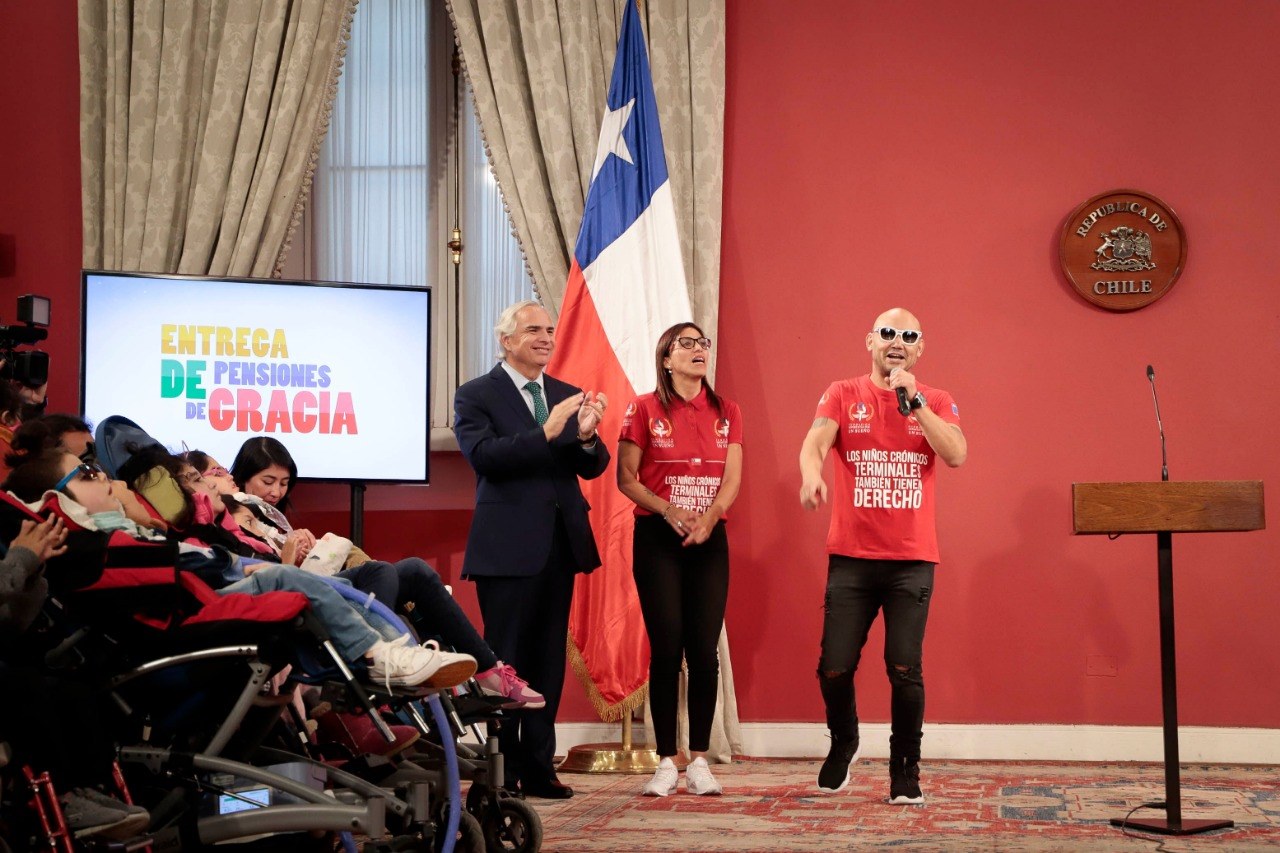 La Secta se presenta en la casa de gobierno